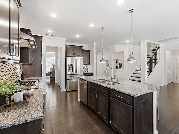 3rd image of 237 Oakmere Dr