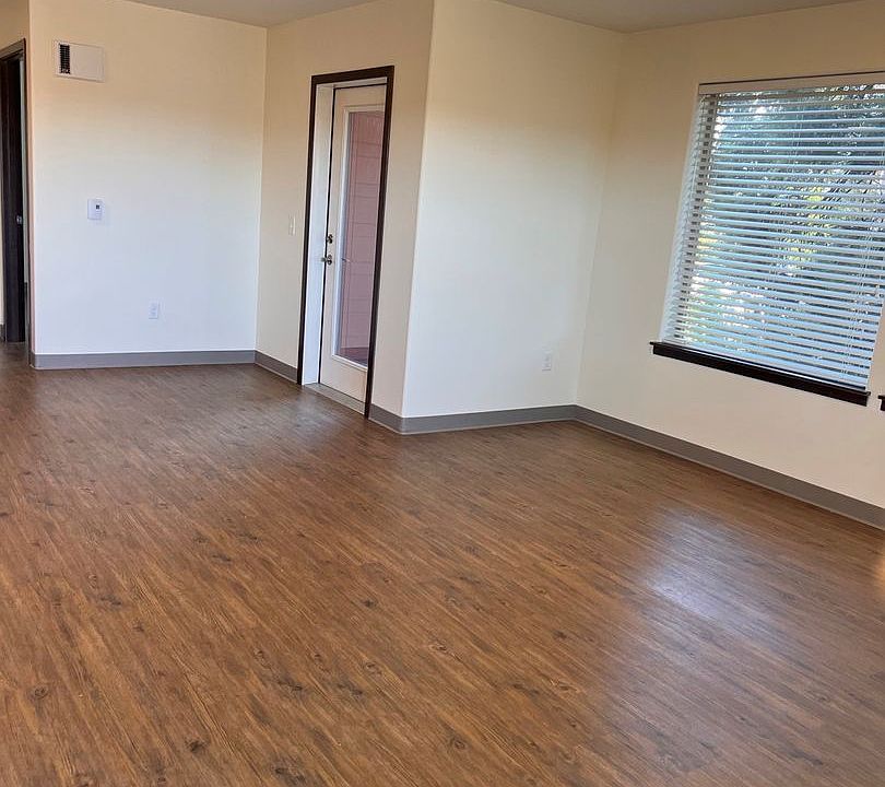 1st image of 3303 NE 78th Ave #30