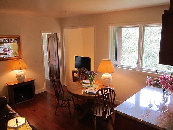 5th image of 169 Rose Ave #B