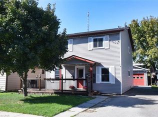 53 7th Ave, Brantford, ON N3S 1B3