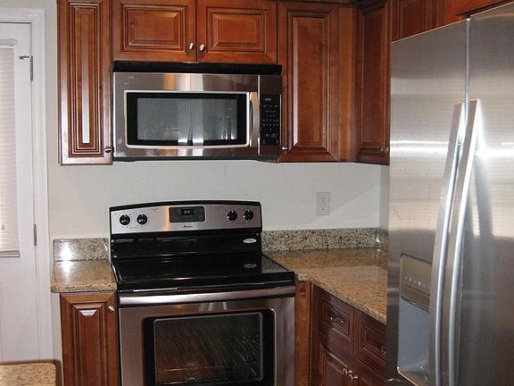 4th image of 1112 Hullview Ave