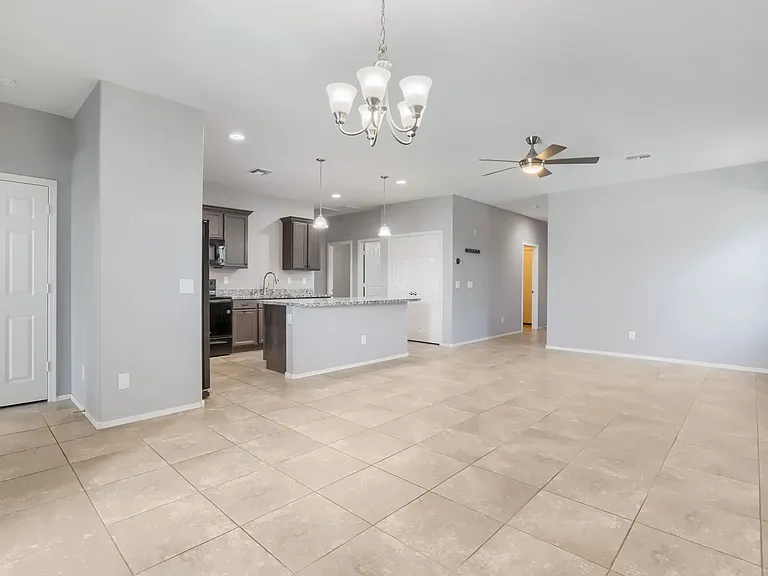 8404 N 62nd Dr — Photo 4