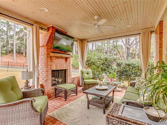3rd image of 1004 Bedford Pl N