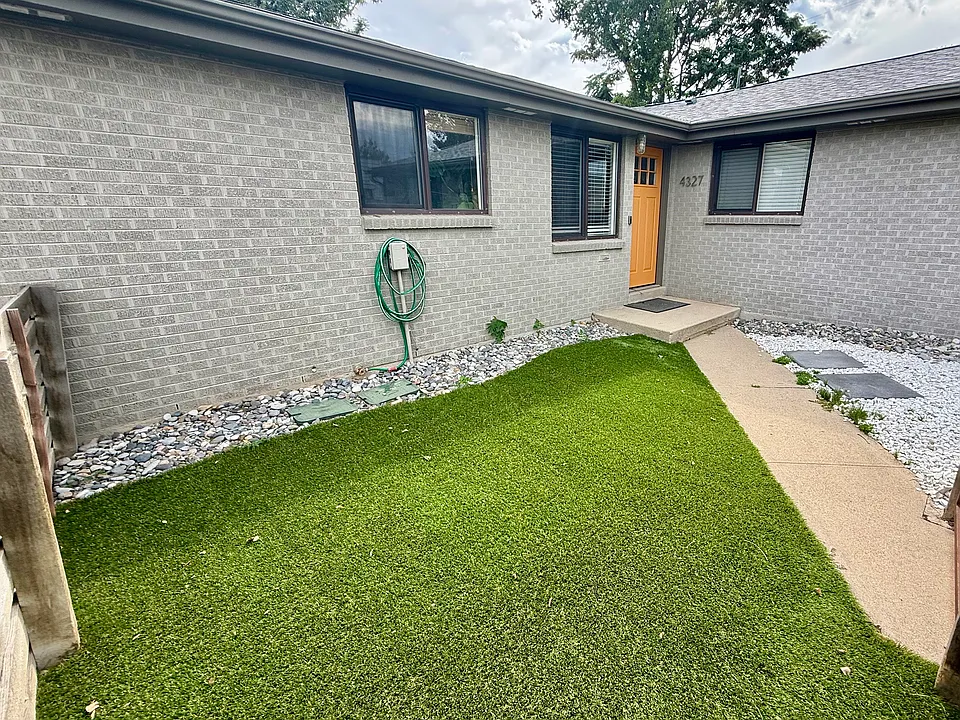 4327 N Pecos St