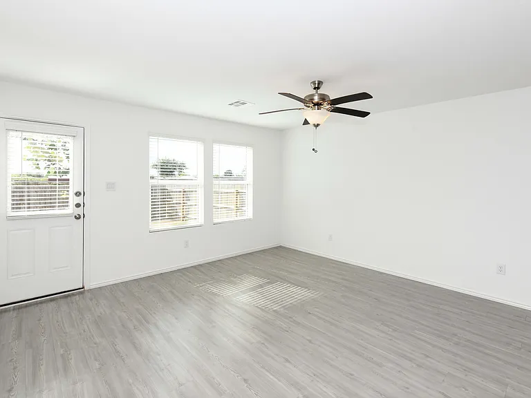 1059 Finesse Ln — Photo 12