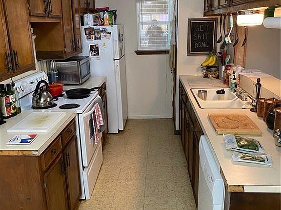3rd image of 1442 Magnolia Dr