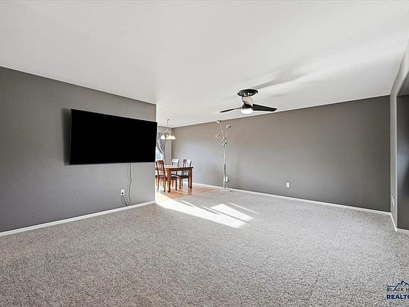 4th image of 3915 Gallatin Ave