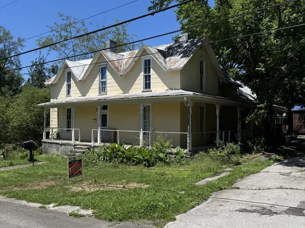 112 W Hackberry St, Centerville, TN 37033
