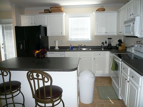 3rd image of 414 Hanna Dr