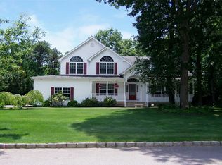 34 Williamsburg Way, Yaphank, NY 11980