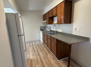 425 N Main St APT 4, Houston, PA 15342