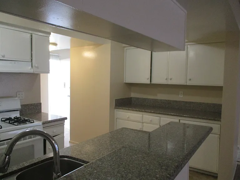 Regency West Apartments — Photo 25