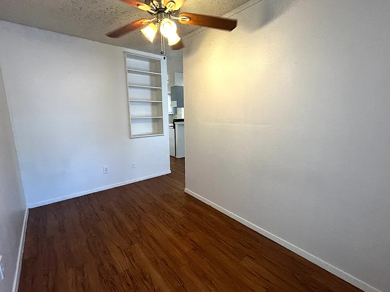 1011 W 23rd St #101 — Photo 17