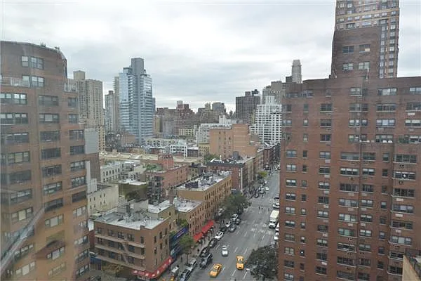 Rented by Siderow Residential Group | media 8