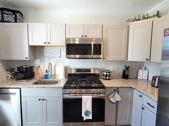 2nd image of 949 Asbury Ave #B
