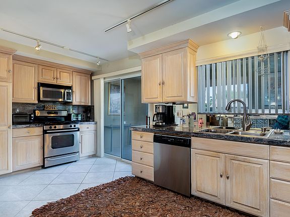 4th image of 1911 Cadiz Cir