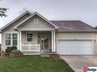 906 Summit Ridge Dr, Papillion, NE 68046
