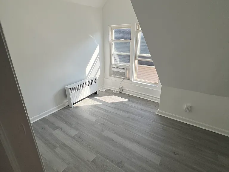 130 Park Ave — Photo 10