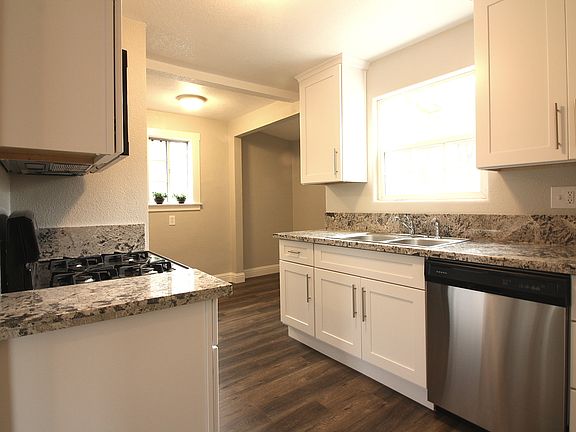 3rd image of 318 Lomitas Ave