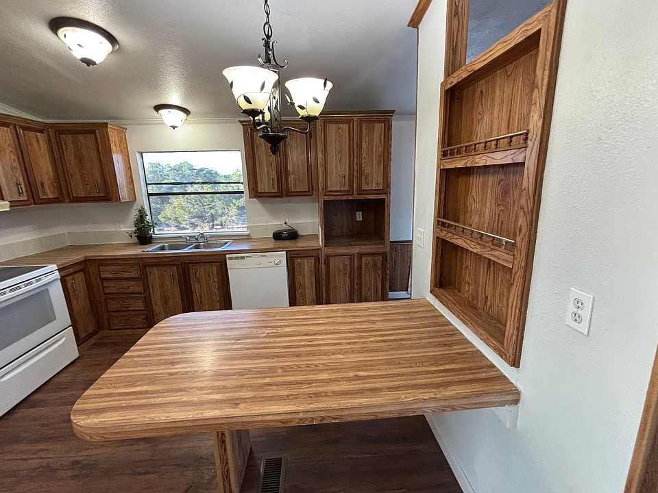 1st image of 205 Cowboy Ln