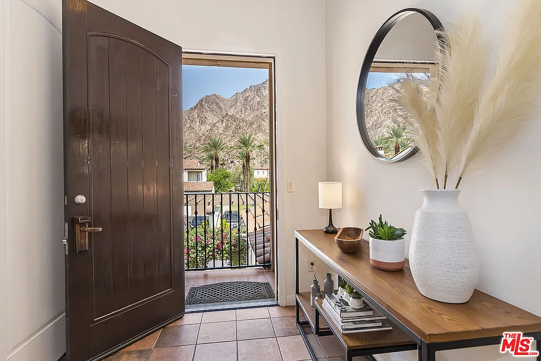 2 bed, 2.0 bath, 1307 sqft, $3,000 — Photo 2