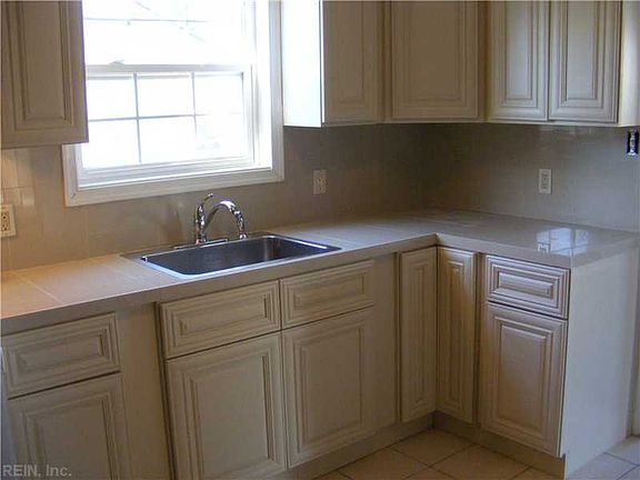 3rd image of 928 Kinglet Ave