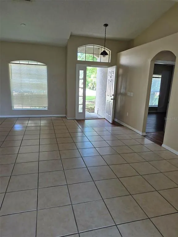 4 bed, 2.0 bath, 1537 sqft, $1,850 — Photo 2