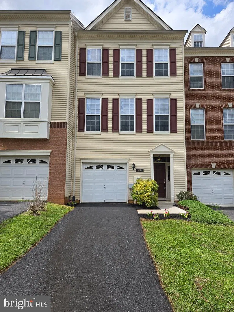 3 bed, 2.5 bath, 2098 sqft, $1,950 — Photo 2