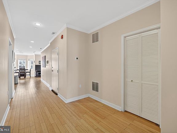 3rd image of 1337 Harvard St NW APT 2