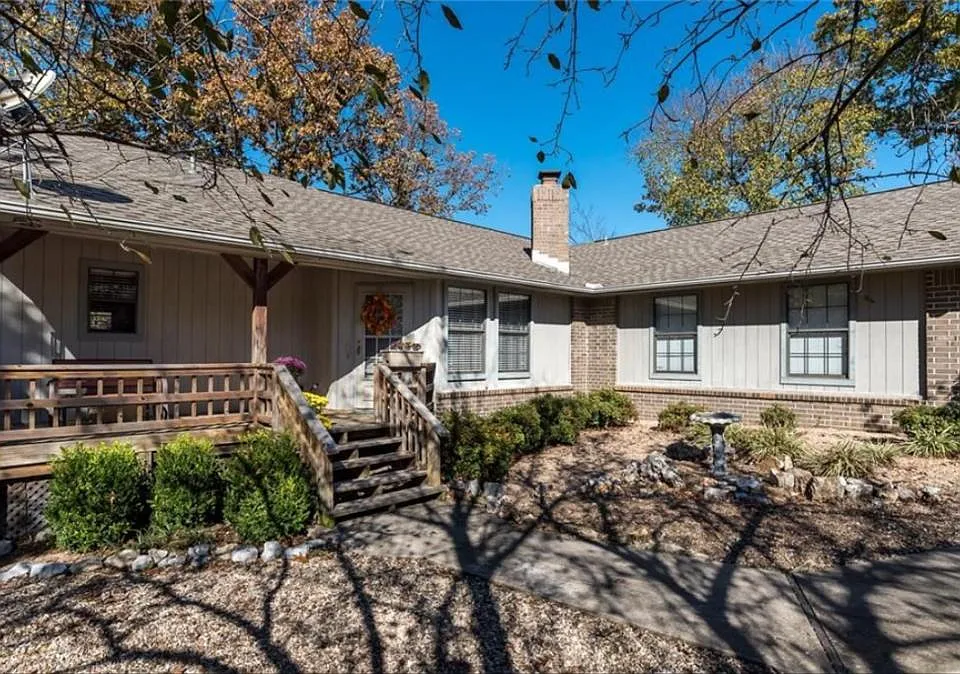 54 Taylor Dr