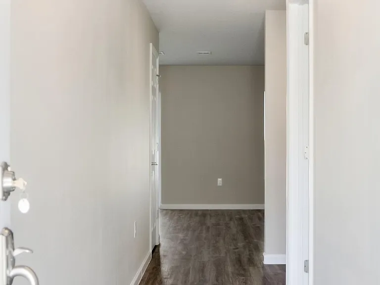 64 Foxhall Ln — Photo 2