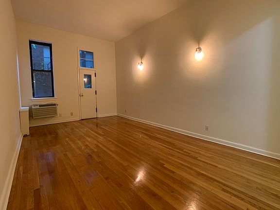 3rd image of 531 W 45th St APT 1D