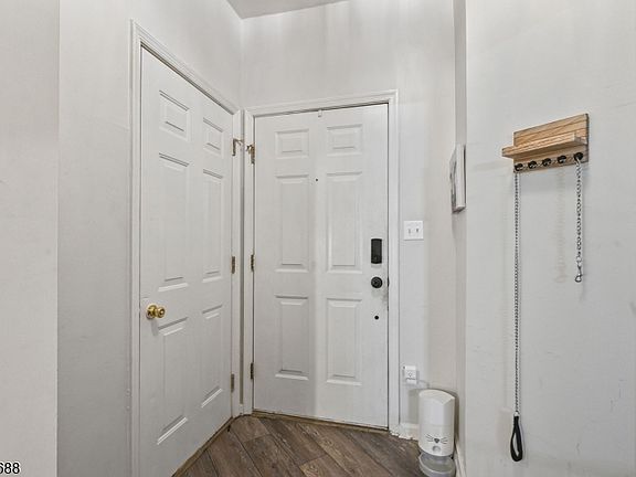3rd image of 12 Cypress Ct