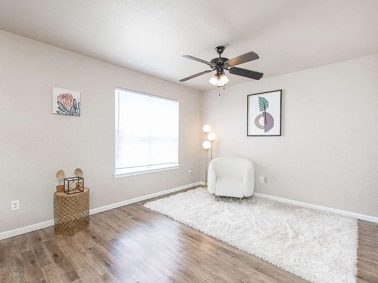 402 Deloris Dr — Photo 6