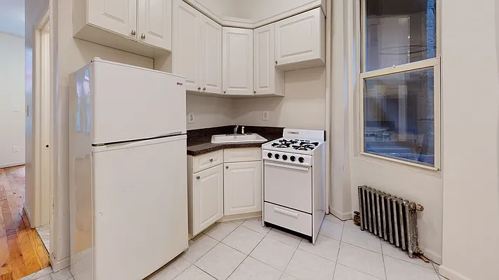 Rented by Bond New York | media 25