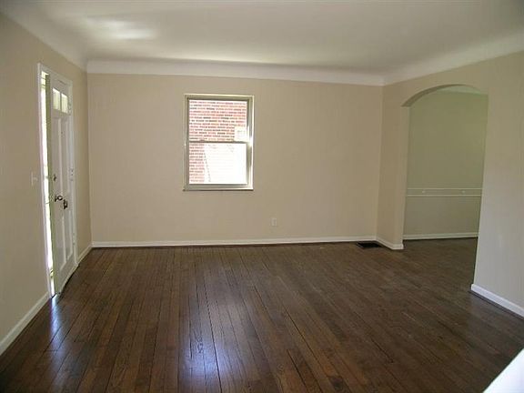 2nd image of 942 Winsray Ct