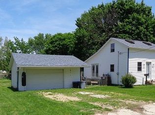 302 NE 2nd St, Galva, IL 61434