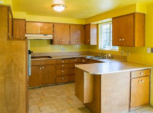 2017 L St, Springfield, OR 97477