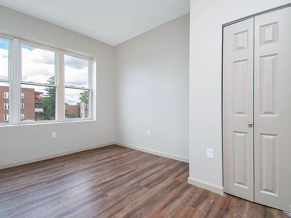 5th image of 479 Farmington Ave #204