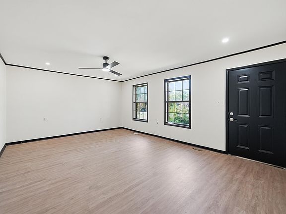 3rd image of 906 2nd St