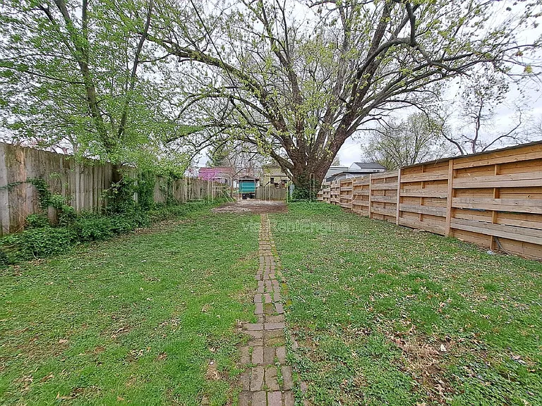 1014 Goss Ave — Photo 16