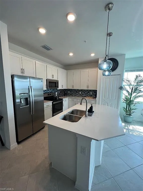 3 bed, 2.0 bath, 1301 sqft, $5,695 — Photo 2