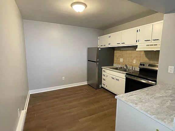 3rd image of 1832 Winton Ave APT 203