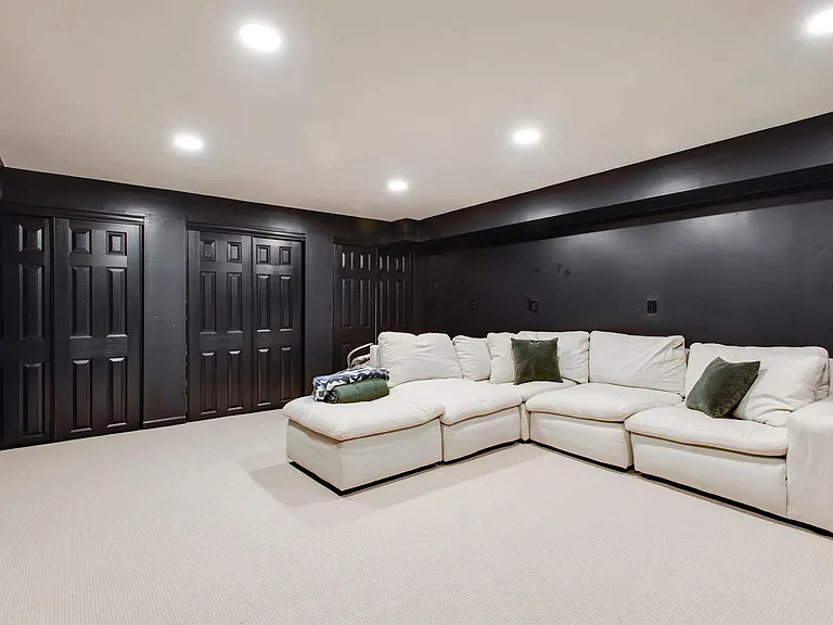 1745 Kingsbury Dr — Photo 36
