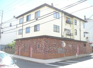 6 Quequechan St, Fall River, MA 02723