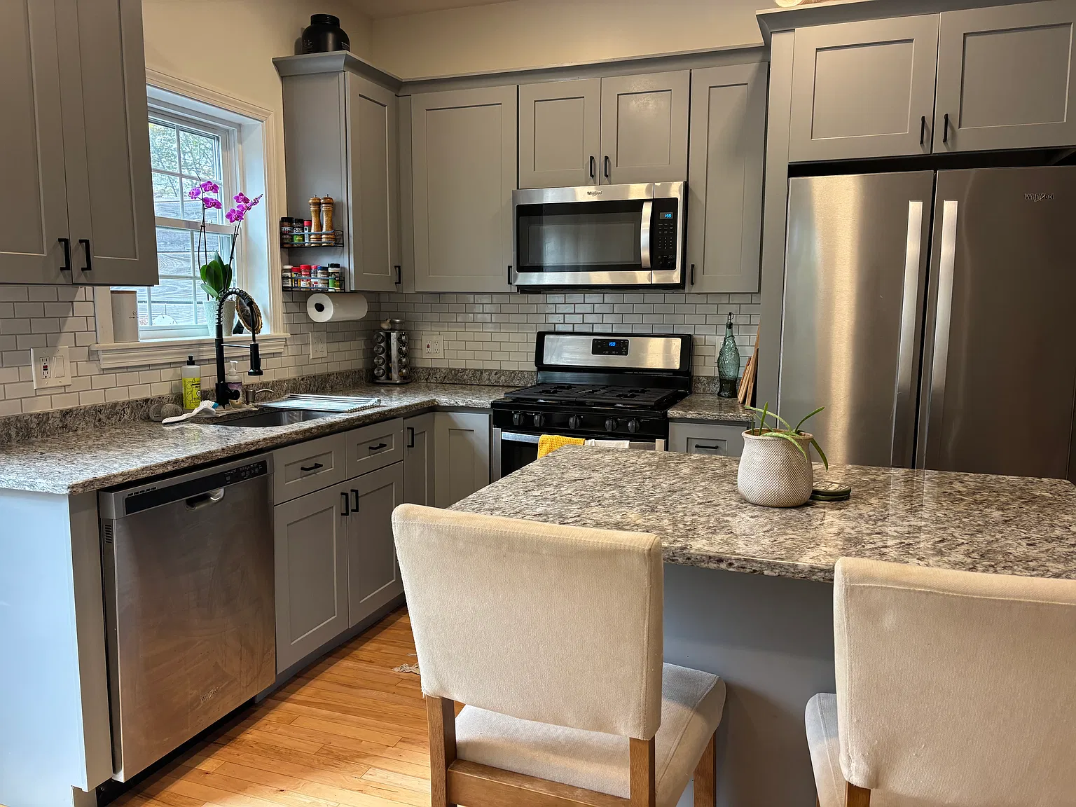 2 bed, 1.5 bath, 859 sqft, $3,000 — Photo 3