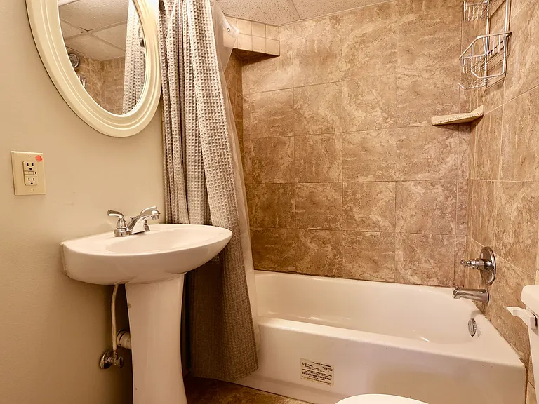 536 Edgecrest Cir — Photo 24