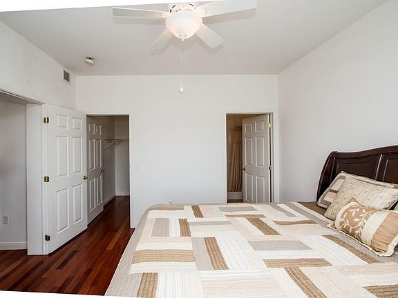 4th image of 8 Walnut St Unit 404