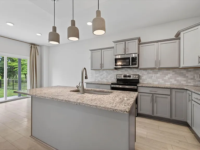 1437 Citadel Dr — Photo 16