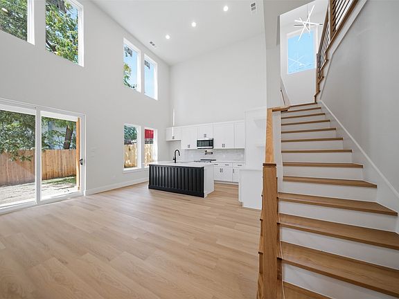 3rd image of 4811 Silver Ave